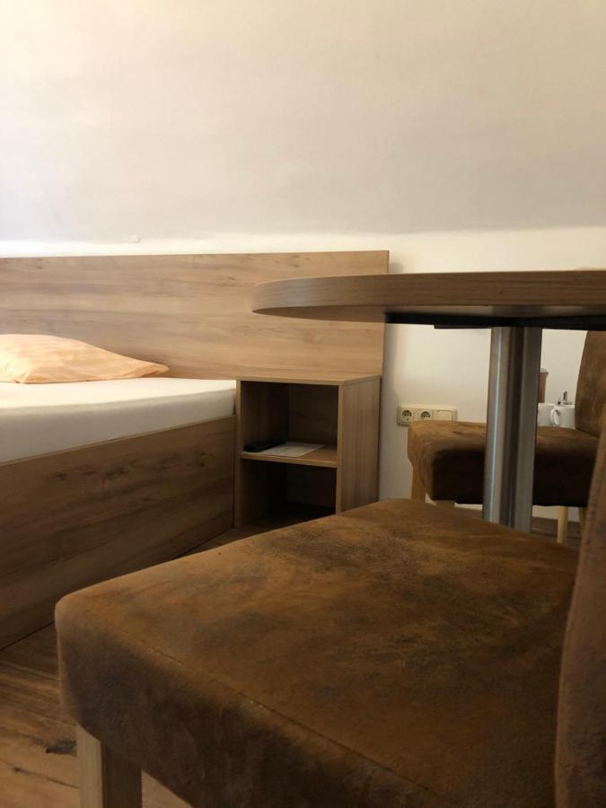 Gasthof & Restaurant "Am Kreuz" إسن المظهر الخارجي الصورة