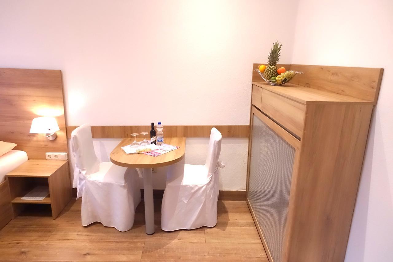 Gasthof & Restaurant "Am Kreuz" إسن المظهر الخارجي الصورة